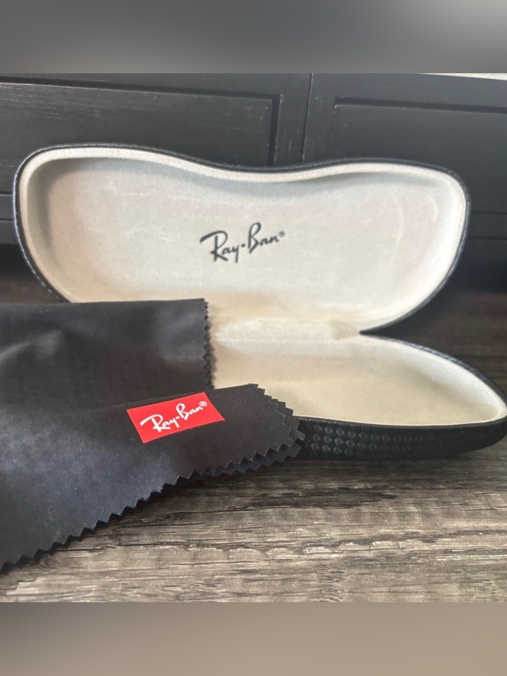 Ray-Ban Texturex Sunglasses Case with Signature Cleaning
Cloth